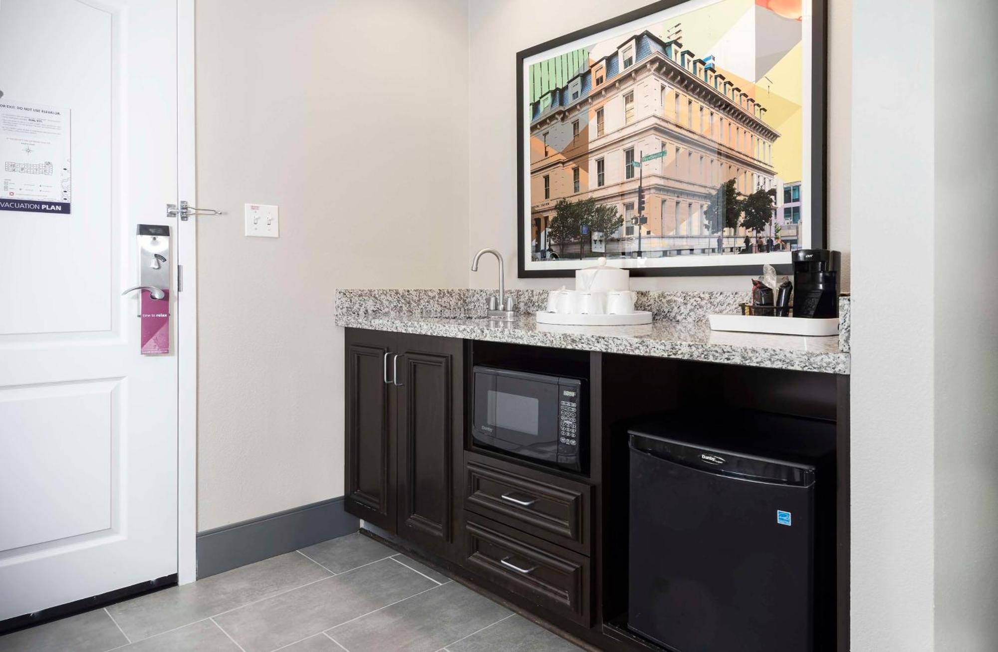 Hampton Inn & Suites - Raleigh Downtown Eksteriør bilde